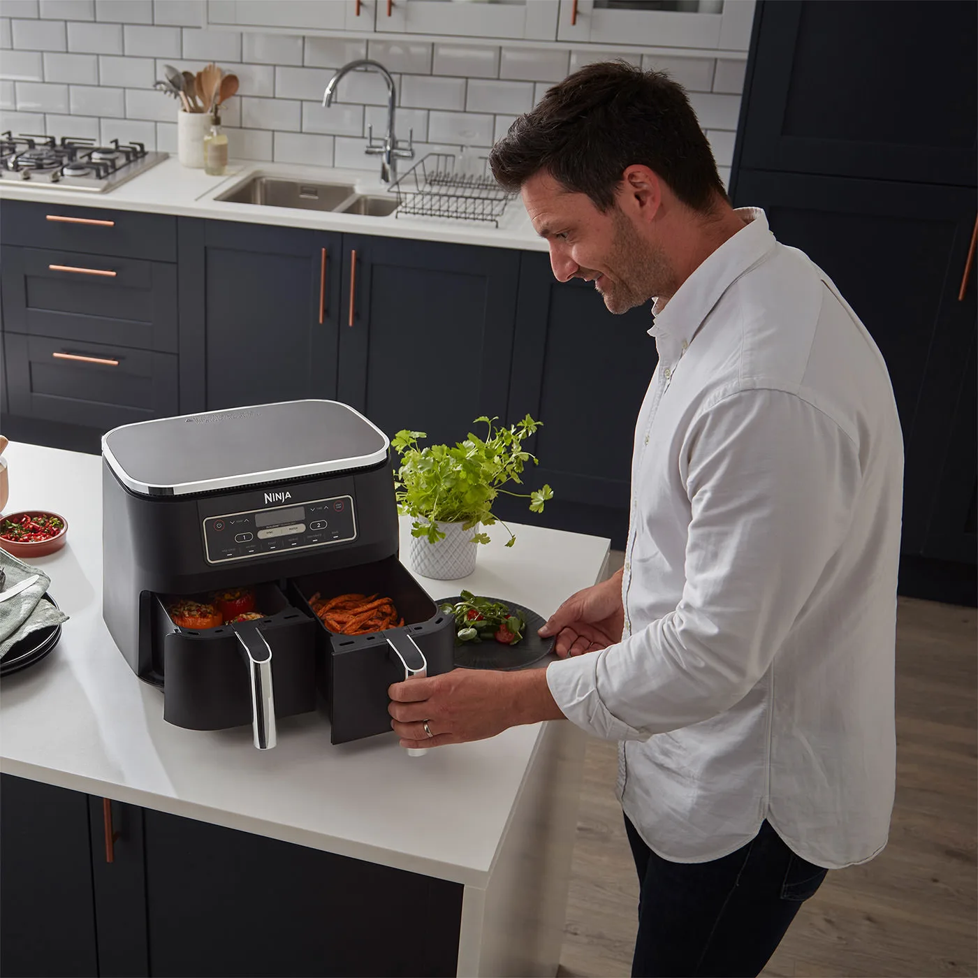 Ninja-AF300UK-InUse-Man-Drawers-SweetPotatoFries-StuffedPeppers